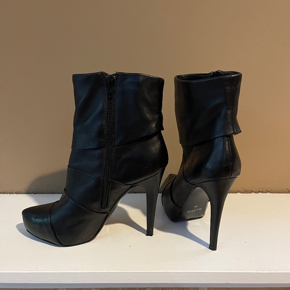 Black leather booties - Picture 1 of 5
